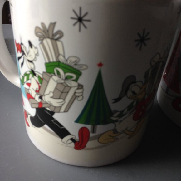 Set of 2 Disney Christmas Mugs Zrike Brands - Picture 4 of 7